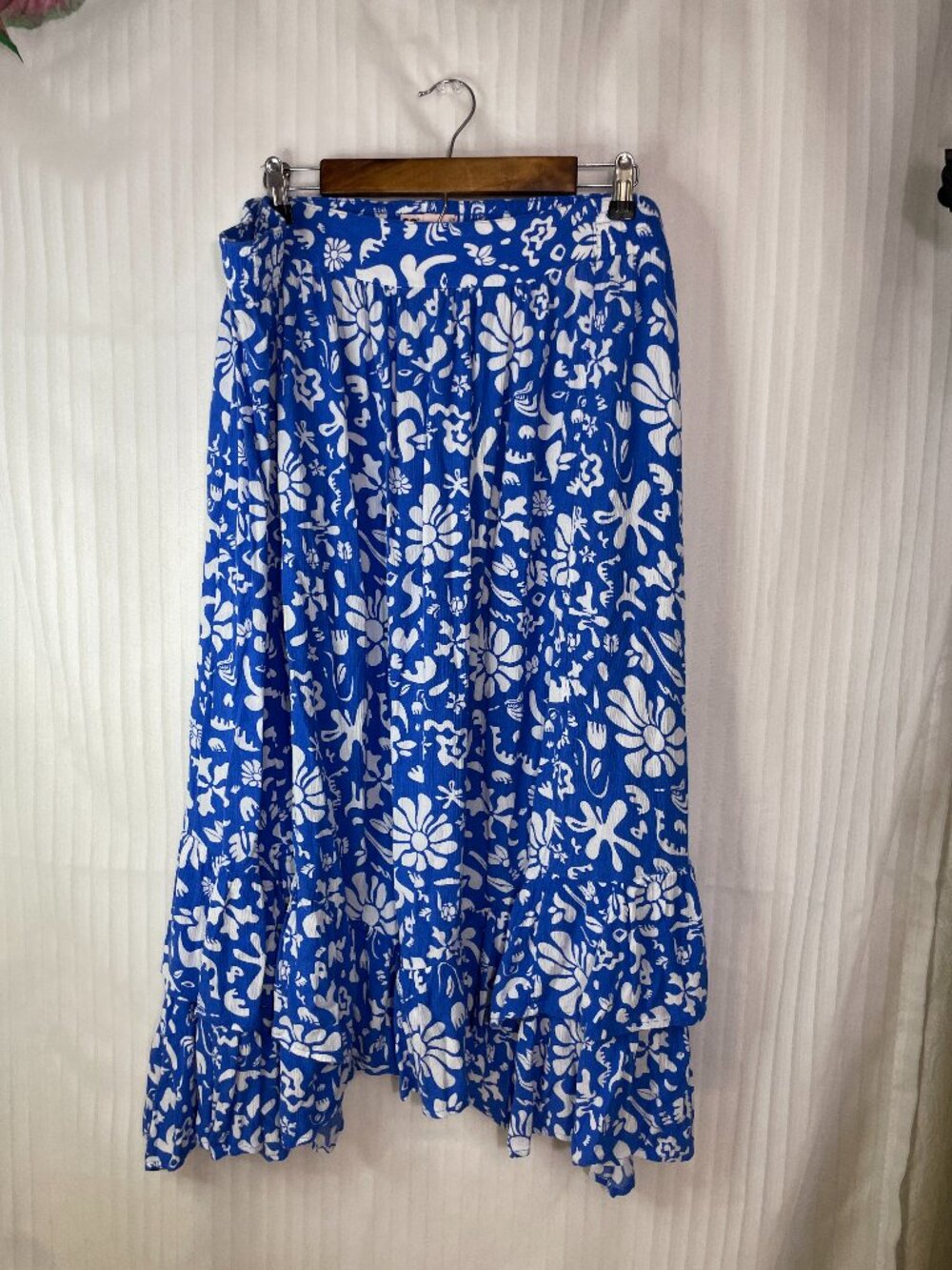 SO Goods For Life Women’s 2X Blue White Floral Midi Skirt Boho Tiered Rayon Pull